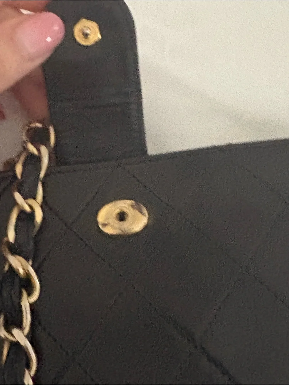 CHANEL Black Quilted Leather Shoulder Bag with Gold Chain